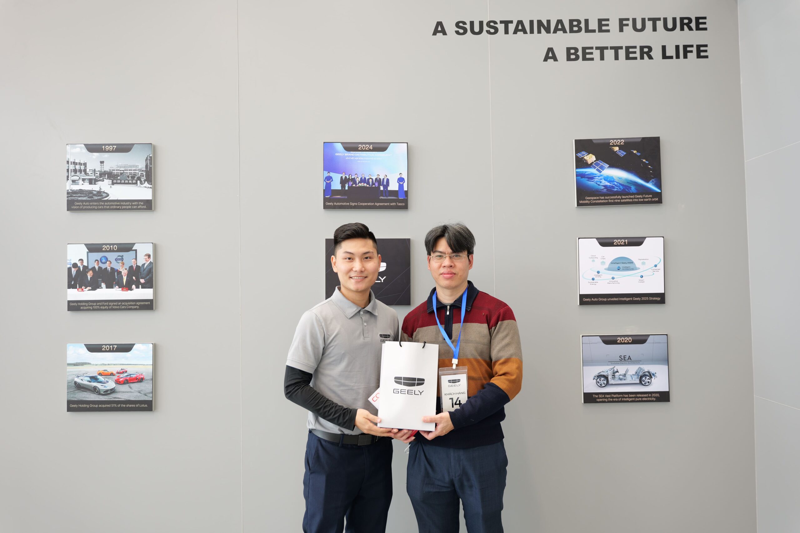 P1100593 1 scaled Những món quà độc quyền Geely Việt Nam tri ân khách hàng